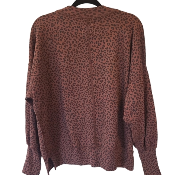 Abercrombie & Fitch soft a&f collection Leopard Print Crewneck sweater medium - Picture 2 of 6